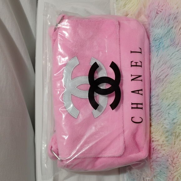 Authentic CHANEL Precision Novelty Messenger Bag W Adjustable Strap - Picture 3 of 16